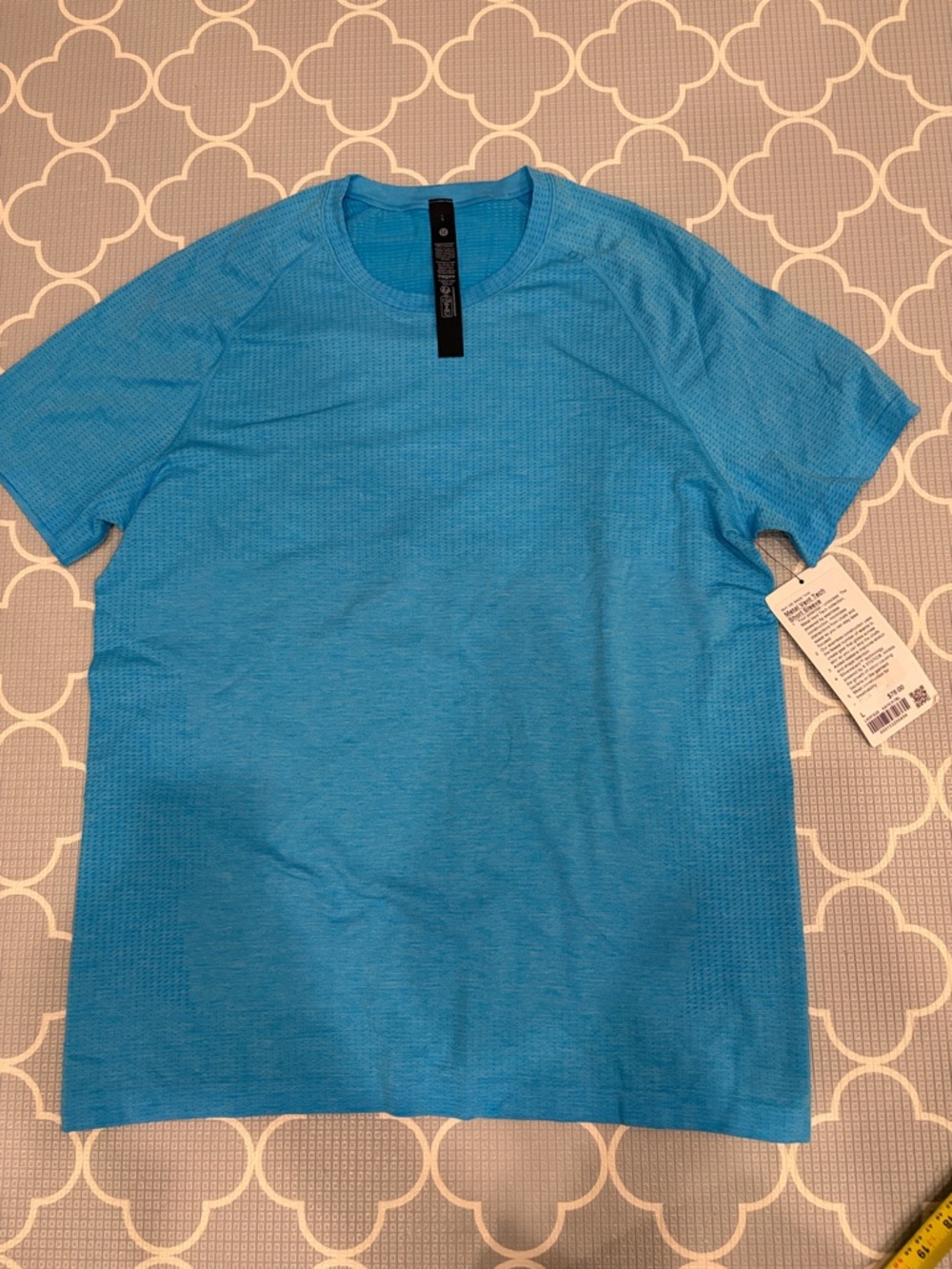 lululemon athletica Men's Aqua Blue Short-Sleeve Crew Tee